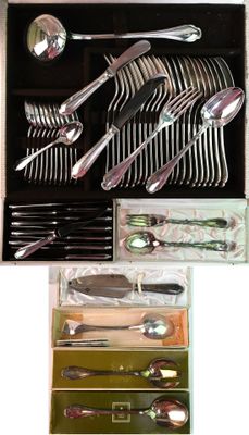 silverware in a box with spoons, knives, and spoons in it