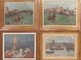 quatre tableaux encadrés représentant des bateaux dans un port, avec des bâtiments en arrière-plan