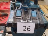 a machine that is sitting on top of a pallet
