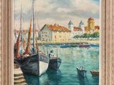 une peinture à l'huile représentant des bateaux dans un port avec des bâtiments à l'arrière-plan