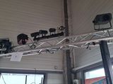 many lights that are hanging from the ceiling of a building