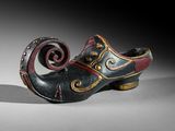 an image of a shoe with a spiral design on the side