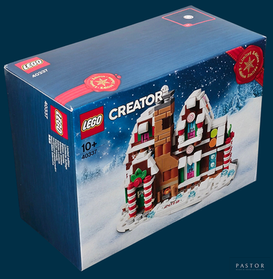 une boîte contenant un bâtiment construit en Lego
