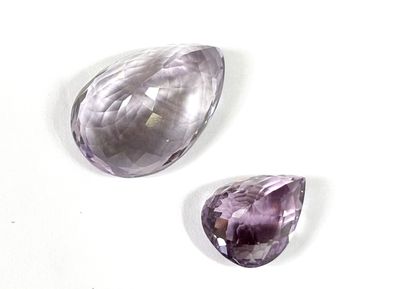 Deux améthystes taillées en poire.