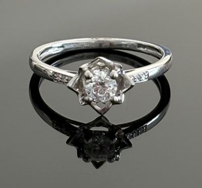 an image of a diamond ring on a reflective surface