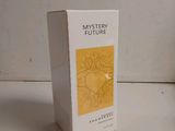 une photo d'un coffret de parfum posé sur une table