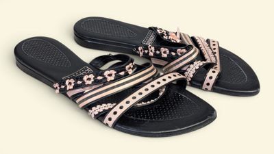 women ' s black and pink slide - on sandals with bows on them