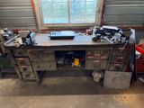 une image d'un établi dans un garage