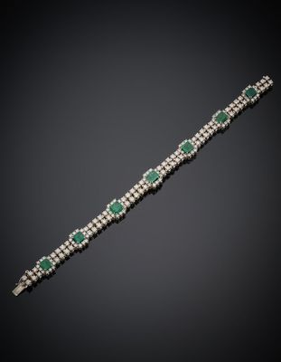 un bracelet d'émeraudes et de diamants