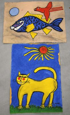 deux tableaux représentant un chat et un poisson posés sur une table