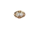 une image d'une bague en or avec un diamant au centre