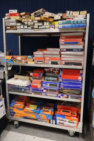 Importante collection de trains, wagons, locomotives miniatures s...