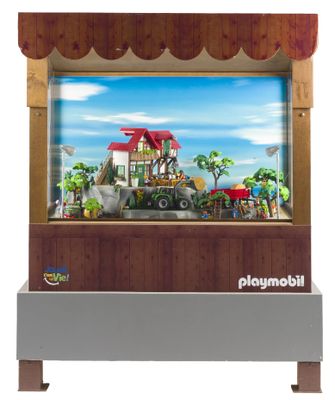une vitrine Playmobil contenant une scène de ferme