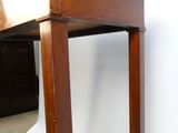 une photo d'une table d'angle avec un plateau en marbre