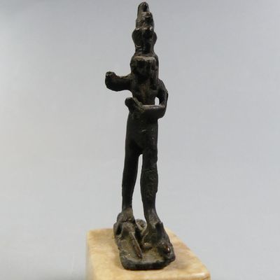 Archéologie. Egypte. Rare amulette d’ Horus sur les crocodil…