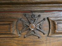 Armoire en chêne mouluré et sculpté, à décor d'une légion d'… (photo 2)