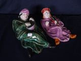 paire de figurines en céramique représentant un homme et une femme assis sur un banc
