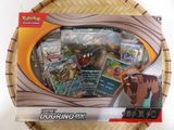 une boîte de cartes Pokémon posée sur un panier