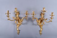 Paire d'importantes appliques en bronze doré à trois bras de…
