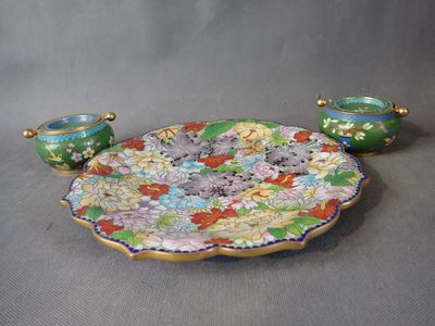 CHINE Assiette et deux cloisonnés, diam. 25cm - Photo 1