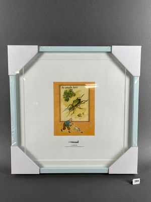 a picture of a picture of a bird in a frame