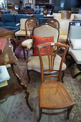 Paire de chaises en bois naturel, le dossier montgolfière aj…