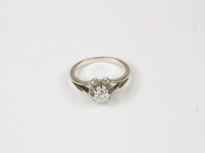 Bague solitaire en or gris et platine, centrée d'un diamant …