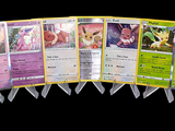 de nombreuses cartes exposées ensemble