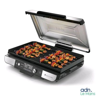 une photo d'un barbecue sur lequel cuisent des aliments