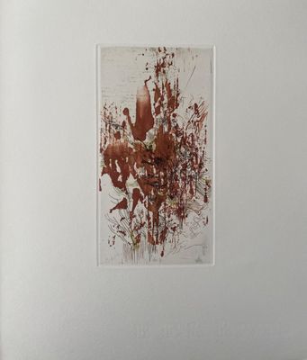 une image d'un tableau sur le mur d'une pièce