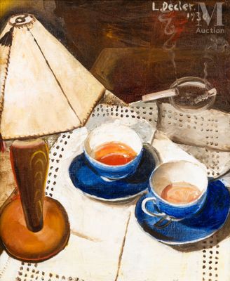une peinture représentant deux tasses de thé et une lampe posées sur une table