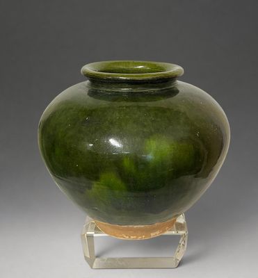 Cruche globulaire à glaçure verte, école chinoise Tang, 7e-9…