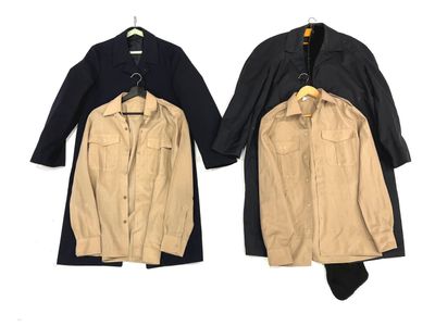 Ensemble d'uniformes 4 pièces : deux chemises beiges et deux…