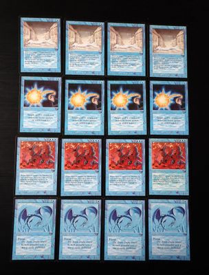 gros plan d'un jeu de cartes sur une table
