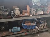 de nombreux types de machines en stock