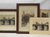 trois photographies encadrées représentant un pont enjambant une rivière, avec un autre pont en arrière-plan