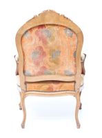Fauteuil en bois naturel, mouluré et sculpté à décor de coqu… (photo 3)