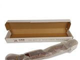 une boîte en carton contenant un couteau et une boîte contenant un couteau