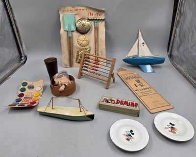 plusieurs objets posés ensemble sur une table