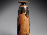 une image représentant un vase orné d'une effigie de femme
