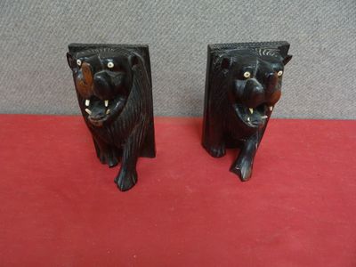 paire de serre-livres sculptés en forme d'ours noir