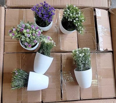 111 / 1 palette de 112 kg de moules à glaçons et de pl… - Photo 1