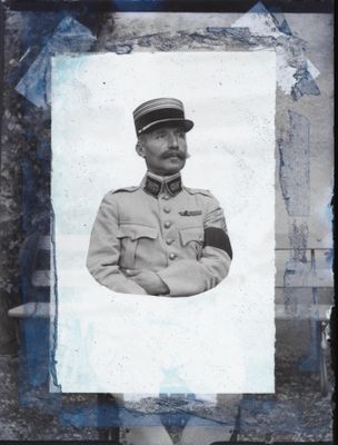 Plaque diapositive représentant un général.