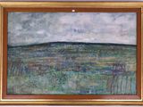 une peinture à l'huile représentant un champ avec une colline au loin