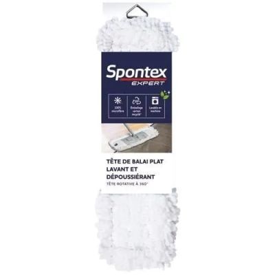 un gros plan sur une paire de chaussettes blanches suspendues à un cintre