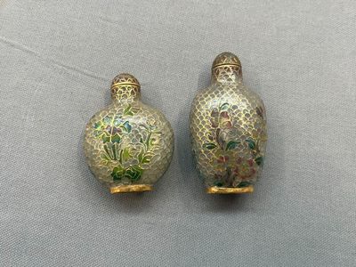 pair of chinese cloissant snuffs with floral decoration