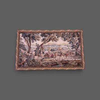 une image d'une tapisserie accrochée au mur d'une pièce