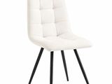La chaise blanche a des pieds noirs et un piètement en bois.