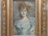 un tableau représentant une femme en robe bleue, dans un cadre doré