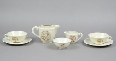 VIGNAUD à LIMOGES Partie de service en porcelaine à décor fl…